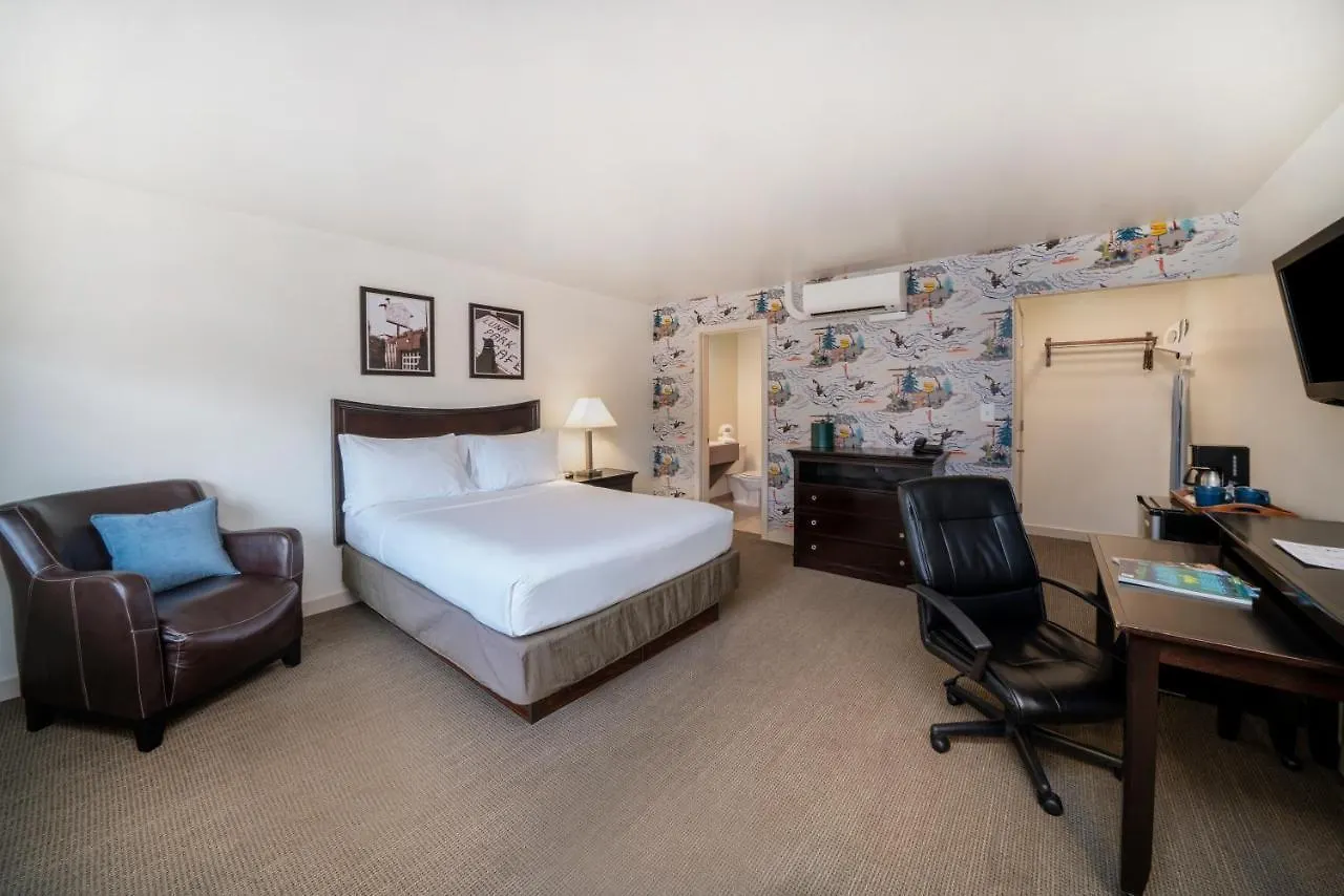 The Grove West Seattle Inn 2*,  United States