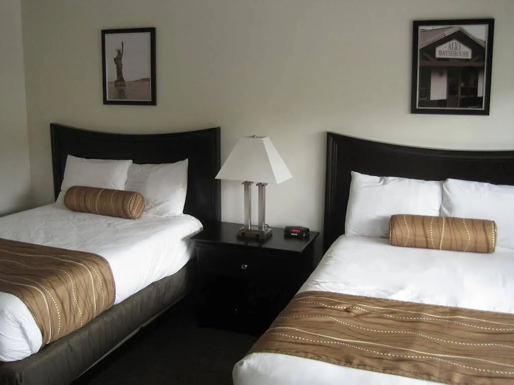 The Grove West Seattle Inn