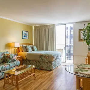 Tropical At Marine Surf Waikiki: Beachfront Oasis With Full Kitchen Apartment Honolulu
