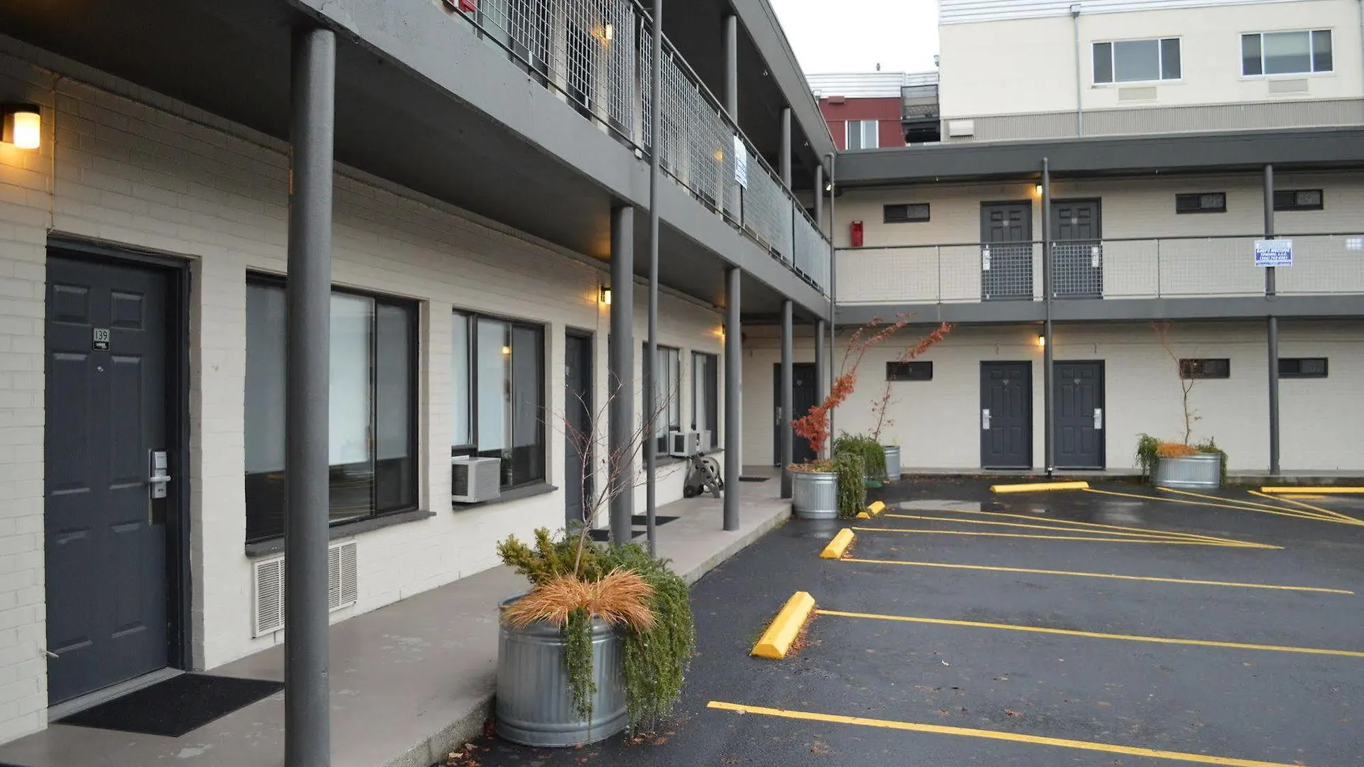 The Grove West Seattle Inn Motel